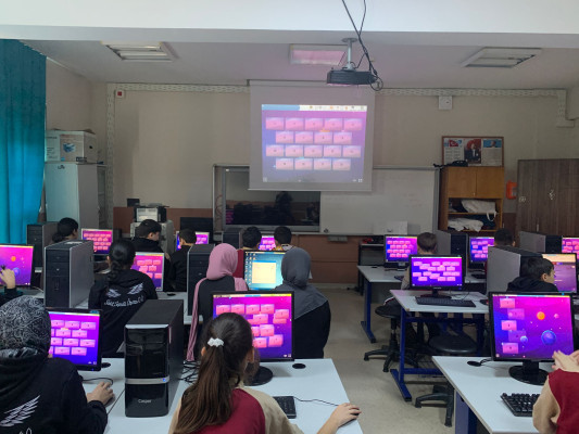 Dijital Dünyada Güvenli Adımlar”