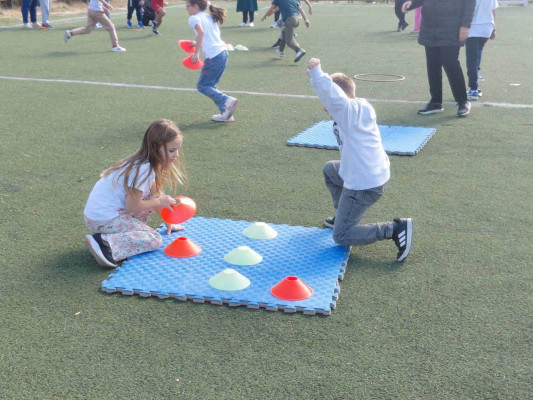 кодирање со чуњеви на игралиште