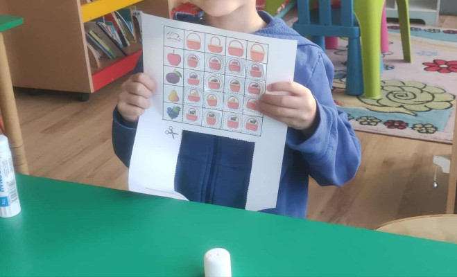 Przedszkole Miejskie nr 17 im. Fryderyka Chopina  w Toruniu, "Pachnąca jesień- łączenie cech -karta pracy"