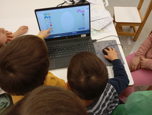 Creating Easter Eggs-Πασχαλινή διασκέδαση στο genial.ly