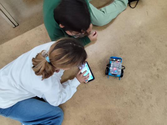 Desafios Blockly: exploração guiada do mBot