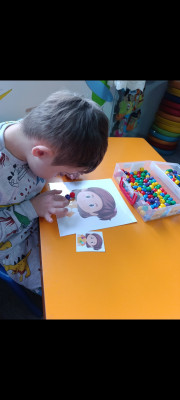 Renkli Boncuklarla Kıyafet Deseni Eşleştirme