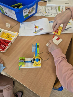 Budowle z klocków lego z Kodowanie na dywanie