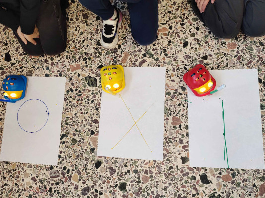 Τα beebot γράφουν ΟΧΙ