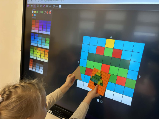 Kalėdinis sveikinimas su Sumopixel - Coding@Christmas