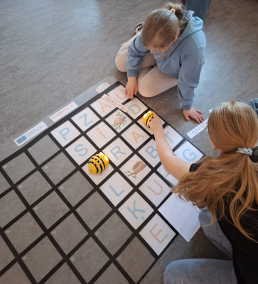 Pirmie soļi robotikā ar Bee-Bot