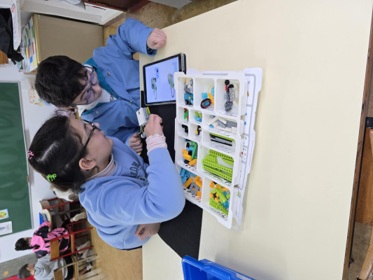 Lego Wedo 2.0: construção do projeto "Robô Espião"