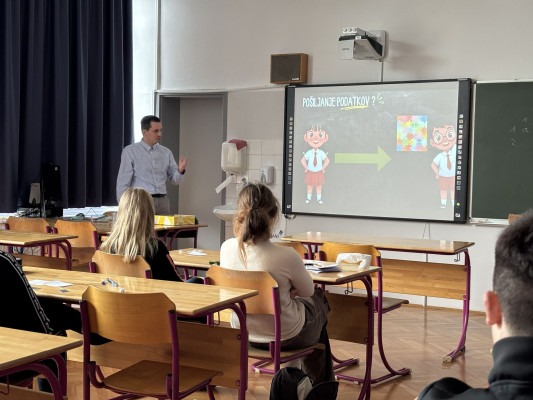 Varna pot informacij: od paketkov do šifriranja