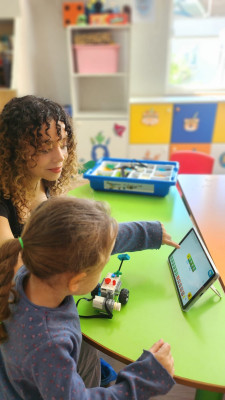LEGO ile Yenilikçi Tasarımlar ve Kodlama