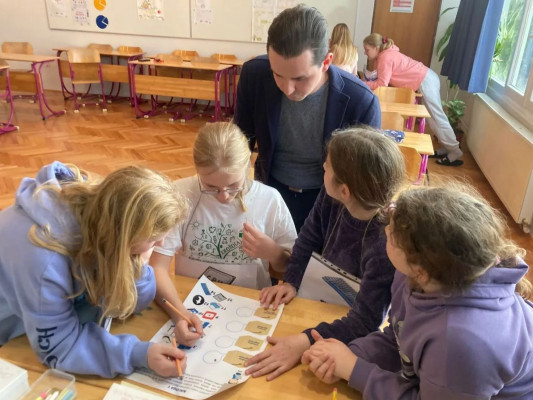 Od kablov do tipk: Razkrivamo skrivnosti računalniških sistemov