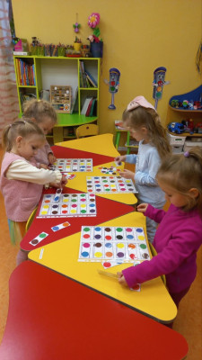 Розумні кружечки: гра з таблицею