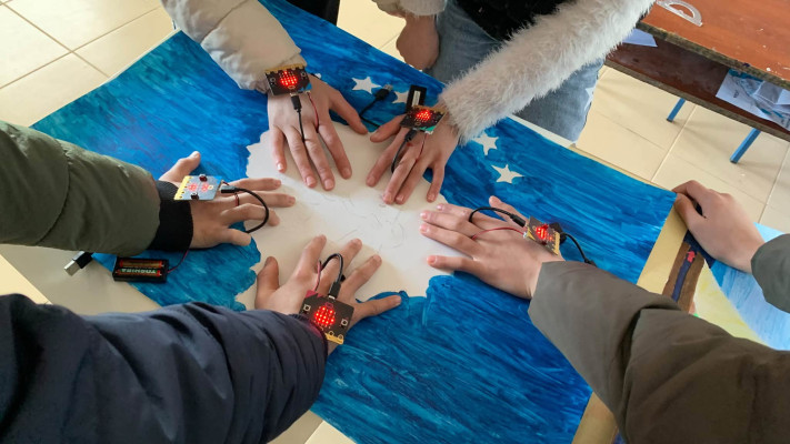 "Hands That Code  "Technology Connects Us!
