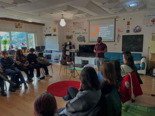 Обучителни работилници по програмиране и микроконтролери micro:bit