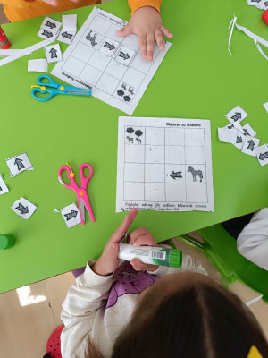 Zebra'nın Güvenli Orman Yolu: Kodlarla Rota Oluşturma