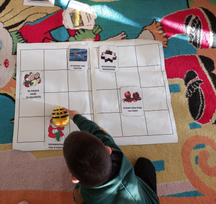 Ξεχωρίζω τα έθιμα των γιορτών με τη BeeBot